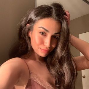 Meet your Posher, Daniella